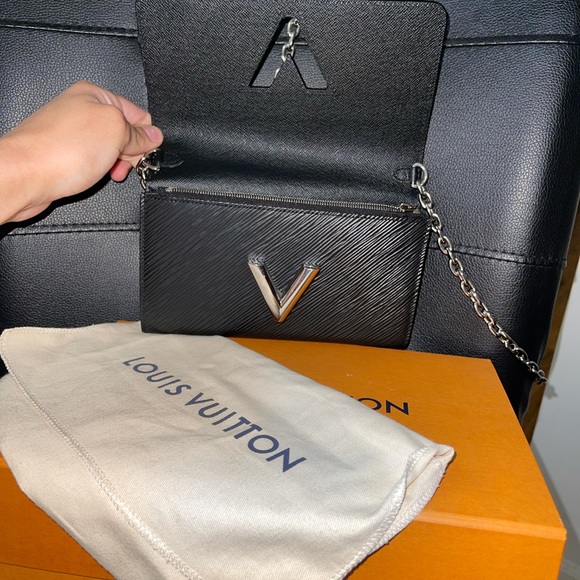 Authentic Louis Vuitton Crossbody - Picture 4 of 7
